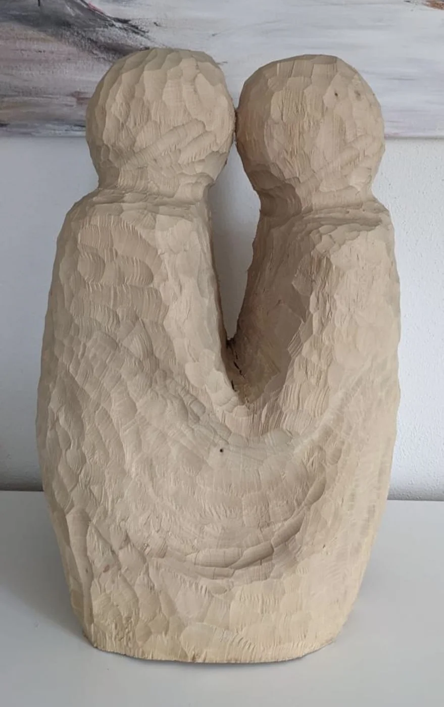 Skulptur zweier verbundener Figuren